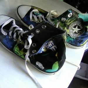 Size 7 men's Converse Batman.